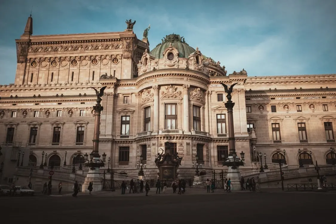 Façade de l’Opéra Garnier à Paris